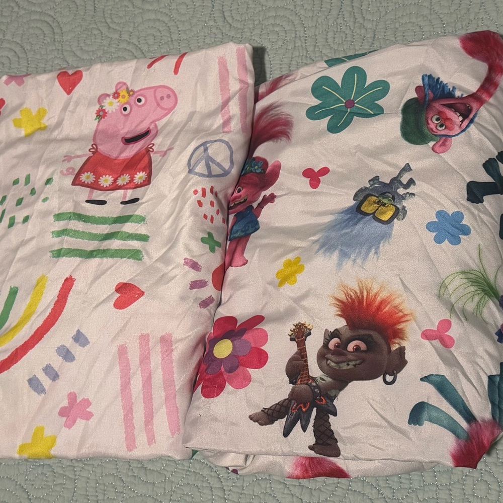 Toddler bed sheets, peppa pig and trolls world tour